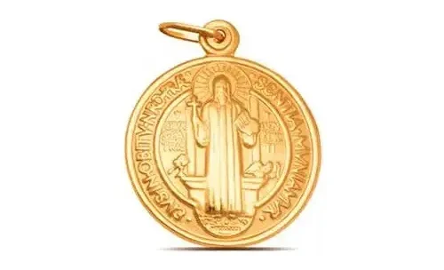 Pingente de Ouro Religioso: Fé, Estilo e Significado em Uma Só Peça